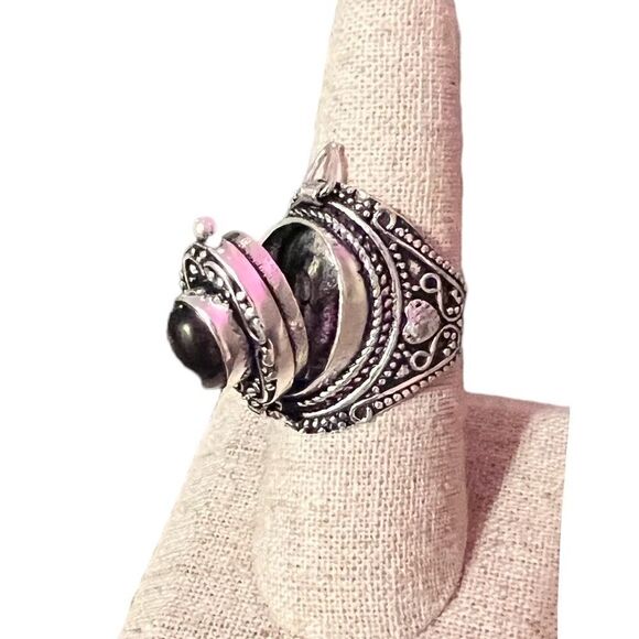 Brand New Silver Plated 925 Marked Amethyst Poison Ring Size 8 - Picture 4 of 5
